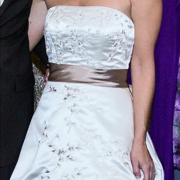 Wedding Dress size 8 - Picture 3 of 3